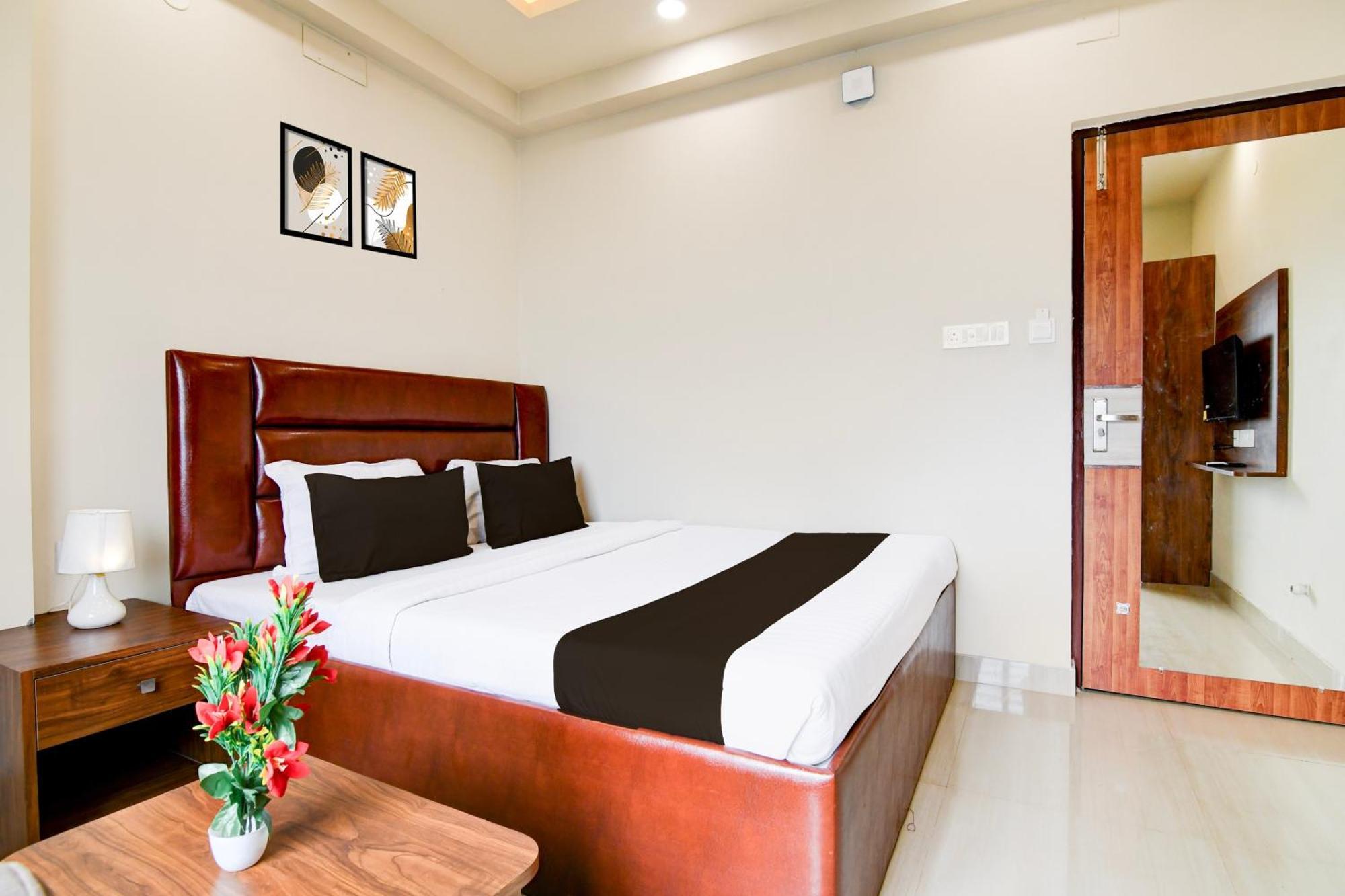 Super Townhouse Kaikhali Near Airport Hotel Kolkata Luaran gambar