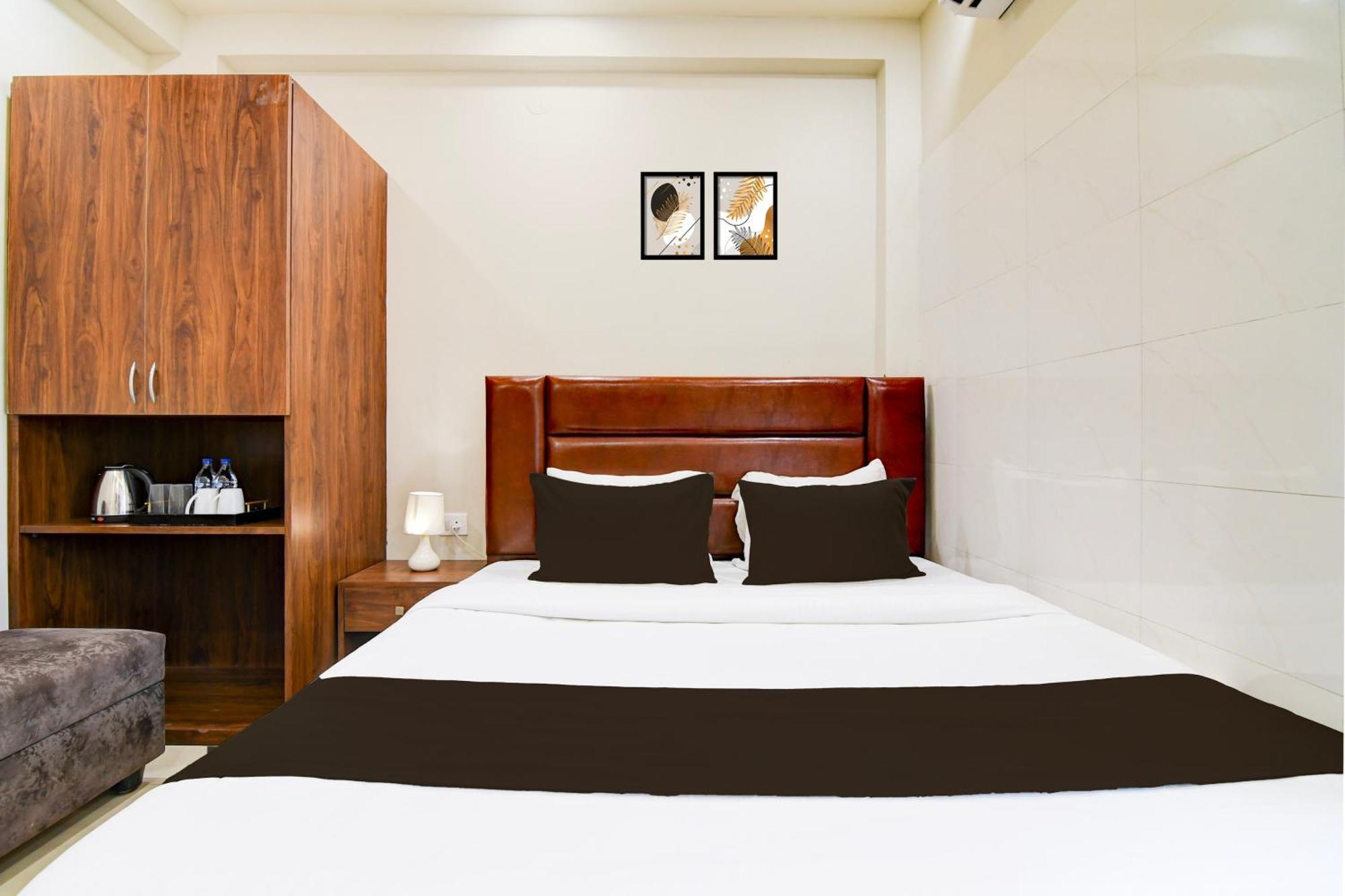 Super Townhouse Kaikhali Near Airport Hotel Kolkata Luaran gambar