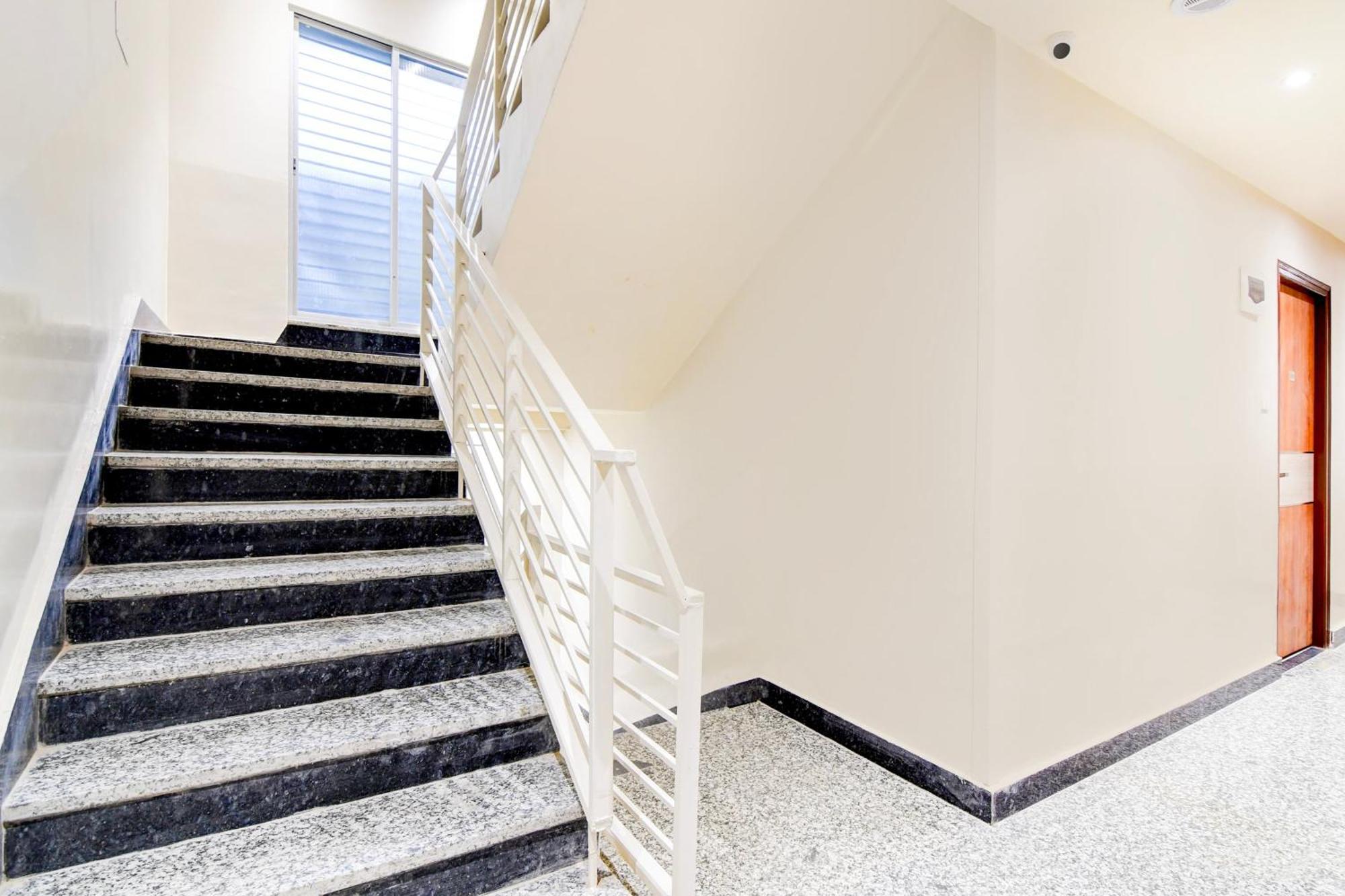 Super Townhouse Kaikhali Near Airport Hotel Kolkata Luaran gambar