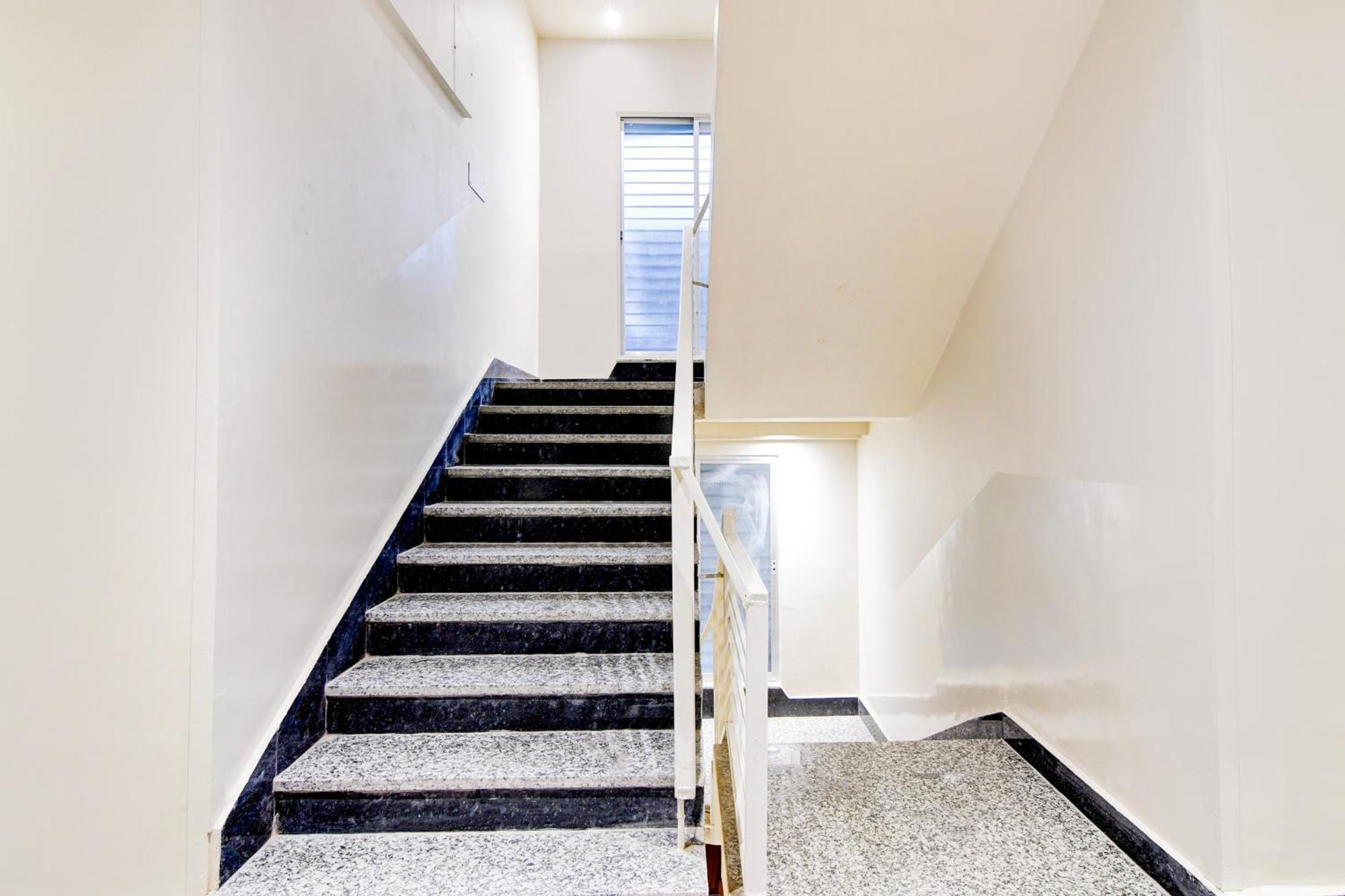 Super Townhouse Kaikhali Near Airport Hotel Kolkata Luaran gambar