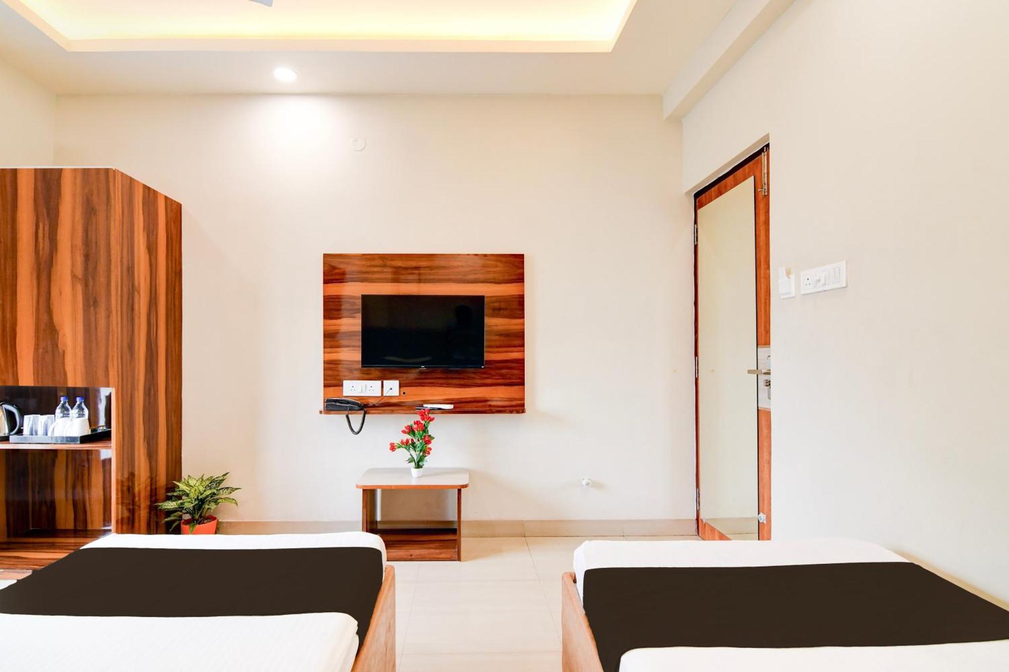 Super Townhouse Kaikhali Near Airport Hotel Kolkata Luaran gambar