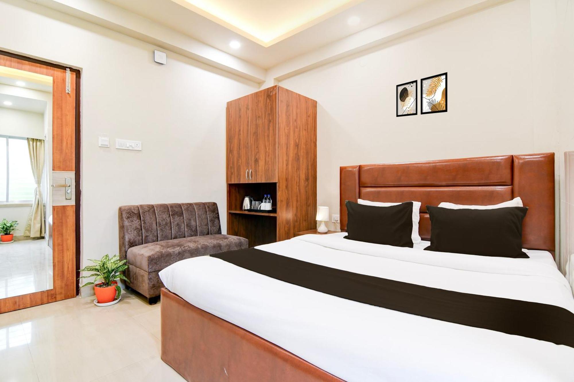 Super Townhouse Kaikhali Near Airport Hotel Kolkata Luaran gambar